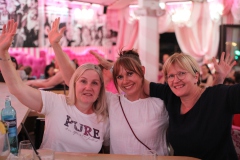 Beste-Idee-fuer-deinen-Geburtstag-in-Berlin-Wilde-Matilde-Variete-Show-Erlebnis-und-Karussell-Bar-im-Nikolaiviertel