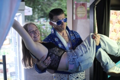 authentische-Berliner-Abendprogramm-mit-Elvis-Dinner-and-Show-mit-feinster-berliner-Kueche-im-Nikolaiviertel-mit-Cafe-Variete-Karrusell-Bar-Wilde-Matilde