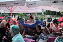 bester-Berliner-Biergarten-Wilde-Matilde-Karussell-Bar-Cafe-Deutsches-Restaurant-und-Variete-Show-das-Erlebnis-fuer-Gruppen-im-historischen-Nikolaiviertel