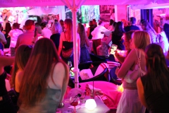 bester-Party-Biergarten-in-Berlin-Wilde-Matilde-Karussell-Bar-Cafe-Deutsches-Restaurant-und-Variete-Show-das-Erlebnis-fuer-Gruppen-im-historischen-Nikolaiviertel