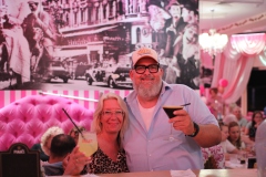 ein-muss-fuer-deine-Top-Abendessen-in-Berlin-Wilde-Matilde-Karussell-Bar-Cafe-Deutsches-Restaurant-und-Variete-Show-das-Erlebnis-fuer-Gruppen-im-historischen-Nikolaiviertel