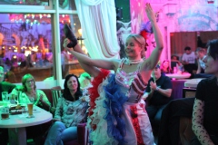 best-Dinner-Show-in-Berlin-feiern-Wilde-Matilde-Variete-Erlebnis-Deutsches-Restaurant-Cafe-und-Karussell-Bar-fuer-Gruppen-im-Nikolaiviertel-ist-die-beste-Idee-fuer-dein-Event