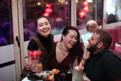 best-Entertainment-in-Berlin-Wilde-Matilde-Variete-Erlebnis-Deutsches-Restaurant-Cafe-und-Karussell-Bar-fuer-Gruppen-im-Nikolaiviertel-ist-die-beste-Idee-fuer-dein-Event