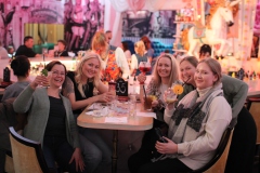 Wilde-Matilde-Variete-Show-Bar-Cafe-Deutsches-Restaurant-Fruehstuecks-Lokal-Nikolaiviertel-Berlin-10