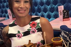 Berlin-Tapas-in-der-Wilde-Matilde-blauer-Salon-bestes-Deutsches-Restaurant-im-Nikolaiviertel-am-Alexanderplatz-fuer-Gruppen-Reisegruppen-Firmenfeier