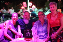 beste-Idee-in-Berlin-fuer-Gruppen-Abendessen-Wilde-Matilde-Variete-Erlebnis-Deutsches-Restaurant-Cafe-und-Karussell-Bar-im-Nikolaiviertel-ist-die-beste-Idee-fuer-dein-Event-2