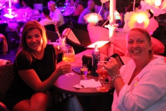 schoenster-Berliner-Biergarten-und-bestes-Deutscher-Kueche-Restaurant-im-Nikolaiviertel-mit-Variete-Cafe-und-Karrusell-Bar-Wilde-Matilde