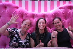 Berliner-Hot-Spot-Karrusell-Bar-mit-authentische-Berliner-Kueche-und-bestes-Deutsches-Restaurant-im-Nikolaiviertel-mit-Cafe-Variete-Karrusell-Bar-Wilde-Matilde