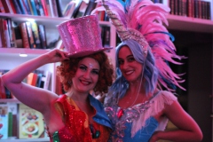authentische-Berliner-Abendprogramm-mit-Elvis-Dinner-and-Show-mit-feinster-berliner-Kueche-im-Nikolaiviertel-mit-Cafe-Variete-Karrusell-Bar-Wilde-Matilde