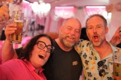 best-Dinner-Show-in-Berlin-feiern-Wilde-Matilde-Variete-Erlebnis-Deutsches-Restaurant-Cafe-und-Karussell-Bar-fuer-Gruppen-im-Nikolaiviertel-ist-die-beste-Idee-fuer-dein-Event