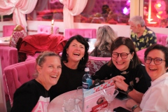 best-Entertainment-in-Berlin-Wilde-Matilde-Variete-Erlebnis-Deutsches-Restaurant-Cafe-und-Karussell-Bar-fuer-Gruppen-im-Nikolaiviertel-ist-die-beste-Idee-fuer-dein-Event