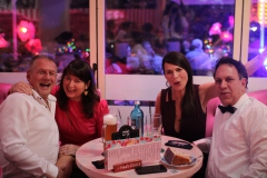 beste-Idee-in-Berlin-fuer-Gruppen-Abendessen-Wilde-Matilde-Variete-Erlebnis-Deutsches-Restaurant-Cafe-und-Karussell-Bar-im-Nikolaiviertel-ist-die-beste-Idee-fuer-dein-Event