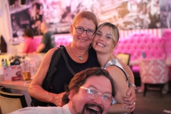 bestes-Erlebnis-in-Berlin-Nikolaiviertel-Variete-Show-Bar-Cafe-Deutsches-Restaurant-auch-fuer-Gruppen-Wilde-Matilde-mit-Authentischer-Berliner-Kueche