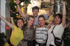 Beste-Idee-fuer-deinen-Geburtstag-in-Berlin-Wilde-Matilde-Variete-Show-Erlebnis-und-Karussell-Bar-im-Nikolaiviertel