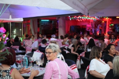 Bestes-Erlebnis-in-Berlin-am-Freitag-Abend-Wilde-MAtilde-Variete-Dinner-Show-und-Karussell-Bar-im-Nikolaiviertel