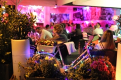 Dein-bester-Restaurant-Tip-in-Berlin-in-der-angesagtesten-KarussellBar-mit-Show-Party-Berliner-Restaurant-Cafe-und-Variete-Bar-Berlin-Nikolaiviertel-wilde-matilde-2026