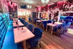 angesagtes-Top-Restaurant-Blauer-Salon-Wilde-Matilde-Berliner-Kueche-und-SHow-Bar-im-Nikolaiviertel-Berlin-2026