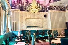 authentische-Berliner-Kaffeehaus-und-bestes-Cafe-Fruehstuecks-lokal-mit-Deutscher-Kueche-im-Nikolaiviertel-mit-Variete-Restaurant-und-Karrusell-Bar-Wilde-Matilde