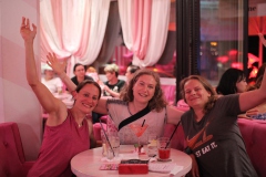 ein-muss-fuer-deinen-Maedelsabend-in-Berlin-Wilde-Matilde-Karussell-Bar-Hot-Spot-Cafe-Deutsches-Restaurant-und-Variete-Show-im-historischen-Nikolaiviertel