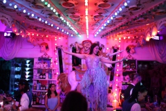 best-Dinner-Show-in-Berlin-Wilde-Matilde-Variete-Erlebnis-Deutsches-Restaurant-Cafe-und-Karussell-Bar-fuer-Gruppen-im-Nikolaiviertel-ist-die-beste-Idee-fuer-dein-Event