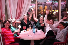 beste-Girlsnight-in-Berlin-Nikolaiviertel-Variete-Show-Bar-Cafe-Deutsches-Restaurant-auch-fuer-Gruppen-Wilde-Matilde-mit-Authentischer-Berliner-Kueche