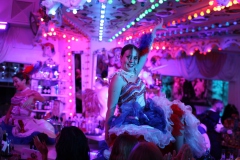 bestes-Erlebnis-fuer-Frends-und-Firmenevents-in-Berlin-Nikolaiviertel-Variete-Show-Bar-Cafe-Deutsches-Restaurant-auch-fuer-Gruppen-Wilde-Matilde-mit-Authentischer-Berliner-Kueche