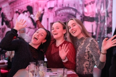 Wilde-Matilde-Deutsches-Restaurant-Variete-show-in-berlin-Nikolaiviertel-3