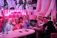 Berliner-Hot-Spot-Karrusell-Bar-mit-authentische-Berliner-Kueche-und-bestes-Deutsches-Restaurant-im-Nikolaiviertel-mit-Cafe-Variete-Karrusell-Bar-Wilde-Matilde