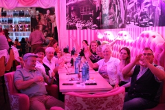 Dein-RestaurantTip-in-Berlin-in-der-angesagtesten-KarussellBar-mit-Show-Party-Berliner-Restaurant-Cafe-und-Variete-Bar-Berlin-Nikolaiviertel-wilde-matilde-2026