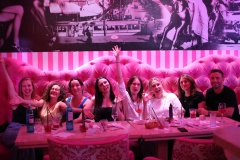 beste-Idee-in-Berlin-fuer-Gruppen-Abendessen-Wilde-Matilde-Variete-Erlebnis-Deutsches-Restaurant-Cafe-und-Karussell-Bar-im-Nikolaiviertel-ist-die-beste-Idee-fuer-dein-Event-2