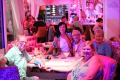 bestes-Erlebnis-in-Berlin-Nikolaiviertel-Variete-Show-Bar-Cafe-Deutsches-Restaurant-auch-fuer-Gruppen-Wilde-Matilde-mit-Authentischer-Berliner-Kueche
