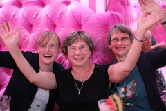 Beste-Idee-fuer-deinen-Geburtstag-in-Berlin-Wilde-Matilde-Variete-Show-Erlebnis-und-Karussell-Bar-im-Nikolaiviertel