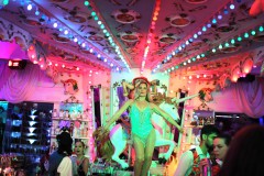 best-Entertainment-in-Berlin-feiern-Wilde-Matilde-Variete-Erlebnis-Deutsches-Restaurant-Cafe-und-Karussell-Bar-fuer-Gruppen-im-Nikolaiviertel-ist-die-beste-Idee-fuer-dein-Event
