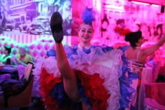 bestes-Berliner-Abendprogramm-mit-Cocktails-Dinner-und-Show-mit-feinster-berliner-Kueche-im-Nikolaiviertel-mit-Cafe-Variete-Karrusell-Bar-Wilde-Matilde