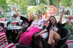 die-chilligste-Terrasse-in-Berlin-Wilde-Matilde-Karussell-Bar-Cafe-Deutsches-Restaurant-und-Variete-Show-das-Erlebnis-fuer-Gruppen-im-historischen-Nikolaiviertel