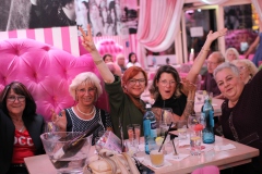 angesagtes-authentische-Berliner-Abendprogramm-Dinner-and-Show-mit-feinster-berliner-Kueche-im-Nikolaiviertel-mit-Cafe-Variete-Karrusell-Bar-Wilde-Matilde-2