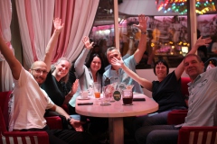 bestes-Erlebnis-fuer-Dating-in-Berlin-Nikolaiviertel-Variete-Show-Bar-Cafe-Deutsches-Restaurant-auch-fuer-Gruppen-Wilde-Matilde-mit-Authentischer-Berliner-Kueche