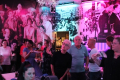 bestes-Erlebnis-in-Berlin-Nikolaiviertel-Variete-Show-Bar-Cafe-Deutsches-Restaurant-auch-fuer-Gruppen-Wilde-Matilde-mit-Authentischer-Berliner-Kueche