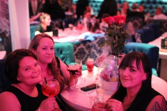 Dein-RestaurantTip-in-Berlin-in-der-angesagtesten-KarussellBar-mit-Show-Party-Berliner-Restaurant-Cafe-und-Variete-Bar-Berlin-Nikolaiviertel-wilde-matilde-2026