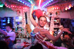 angesagte-Veranstaltung-Berlin-feiern-Wilde-Matilde-Variete-Erlebnis-Deutsches-Restaurant-Cafe-und-Karussell-Bar-fuer-Gruppen-im-Nikolaiviertel-ist-die-beste-Idee-fuer-dein-Event