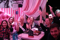 beste-Idee-in-Berlin-fuer-Gruppen-Abendessen-Wilde-Matilde-Variete-Erlebnis-Deutsches-Restaurant-Cafe-und-Karussell-Bar-im-Nikolaiviertel-ist-die-beste-Idee-fuer-dein-Event