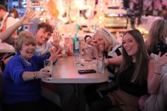 Wilde-Matilde-Bar-Deutsches-Restaurant-Cafe-und-Variete-im-historischen-Nikolaiviertel-Berlin-2025-39