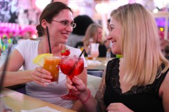 Wilde-Matilde-Bar-Deutsches-Restaurant-Cafe-und-Variete-im-historischen-Nikolaiviertel-Berlin-2025-7