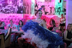Beste-Eventlocation-Idee-fuer-Teamevents-und-Weihnachtsfeier-in-Berlin-Wilde-MAtilde-Variete-Dinner-Show-und-Karussell-Bar-im-Nikolaiviertel