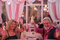 Dein-Restaurant-Tip-in-Berlin-in-der-angesagtesten-KarussellBar-mit-Show-Party-Berliner-Restaurant-Cafe-und-Variete-Bar-Berlin-Nikolaiviertel-wilde-matilde-2026