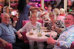 Dein-RestaurantTip-in-Berlin-in-der-angesagtesten-KarussellBar-mit-Show-Party-Berliner-Restaurant-Cafe-und-Variete-Bar-Berlin-Nikolaiviertel-wilde-matilde-2026