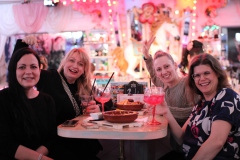 Wilde-Matilde-Deutsches-Restaurant-Variete-show-in-berlin-Nikolaiviertel-5