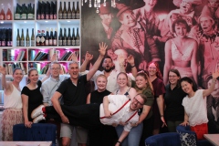 Beste-Abendprogramm-Tip-in-Berlin-in-der-angesagtesten-KarussellBar-mit-Show-Party-Berliner-Restaurant-Cafe-und-Variete-Bar-Berlin-Nikolaiviertel-wilde-matilde-2026