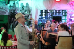 Bester-Abendprogramm-Tip-in-Berlin-in-der-angesagtesten-KarussellBar-mit-Show-Party-Berliner-Restaurant-Cafe-und-Variete-Bar-Berlin-Nikolaiviertel-wilde-matilde-2026