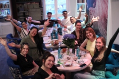 beste-Idee-in-Berlin-fuer-Gruppen-Abendessen-Wilde-Matilde-Variete-Erlebnis-Deutsches-Restaurant-Cafe-und-Karussell-Bar-im-Nikolaiviertel-ist-die-beste-Idee-fuer-dein-Event